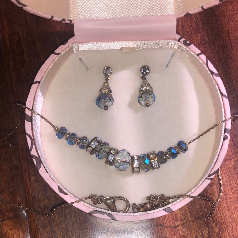 Earrings + necklace set